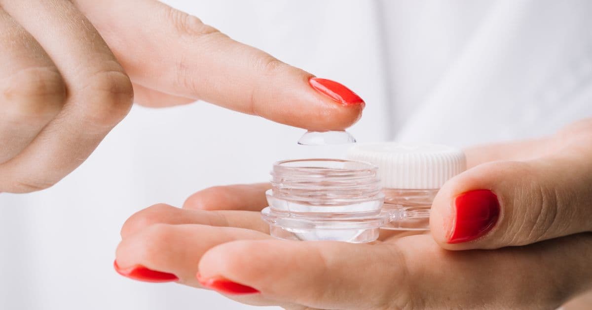 What are hard contact lenses and how to clean them