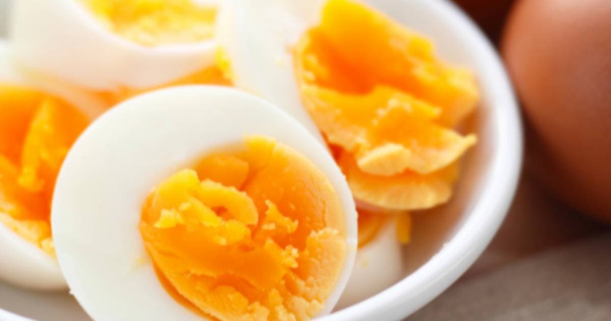 Watch your eyesight: eat eggs!